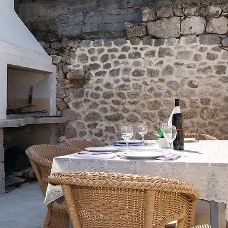 Vacation Apartments Feniks Apartment Tucepi
