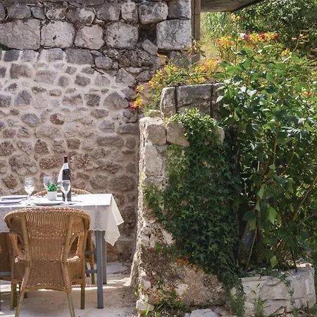 Vacation Apartments Feniks Apartment Tucepi