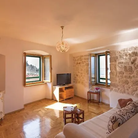 Apartment Vacation Apartments Feniks Tucepi